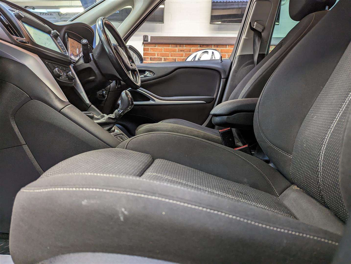 <p>2016 VAUXHALL ZAFIRA TOURER SRI NAV TUR</p>