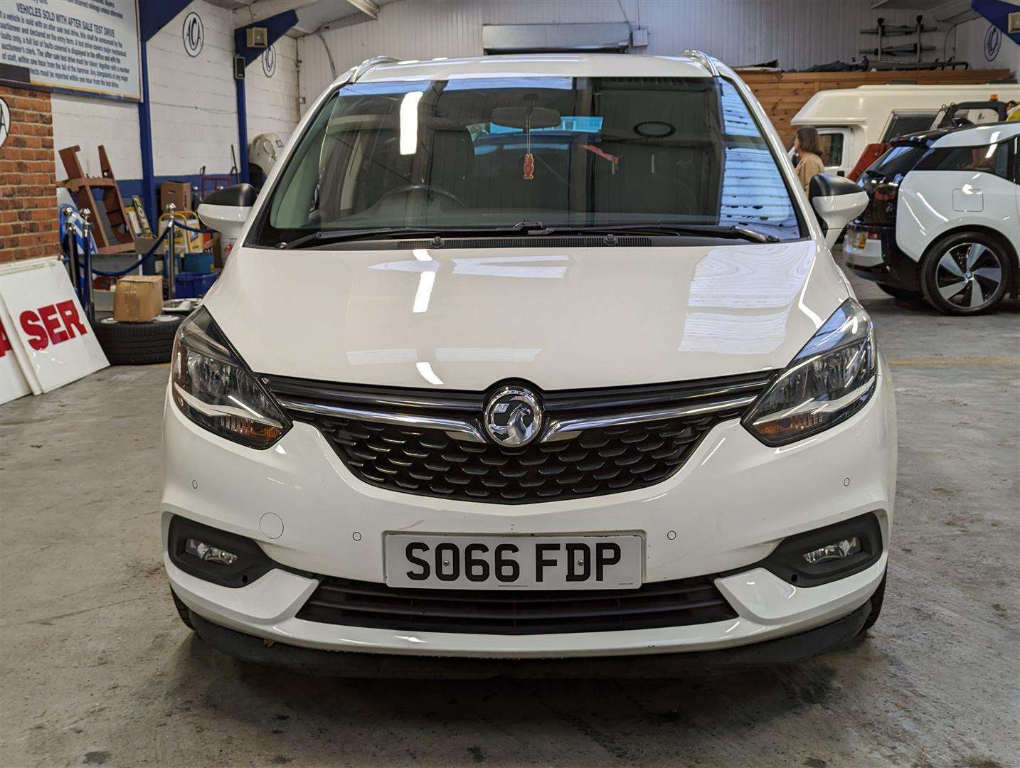 <p>2016 VAUXHALL ZAFIRA TOURER SRI NAV TUR</p>