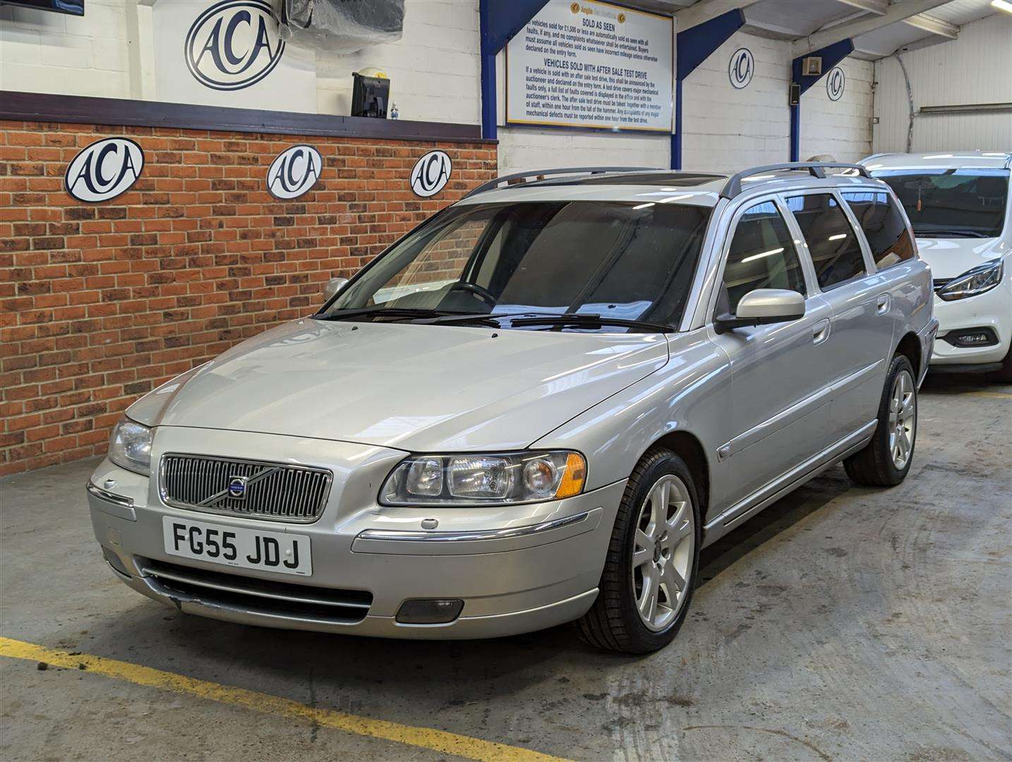 <p>2005 VOLVO V70 D5 SE E4 AWD</p>