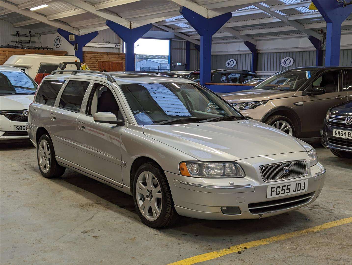 <p>2005 VOLVO V70 D5 SE E4 AWD</p>