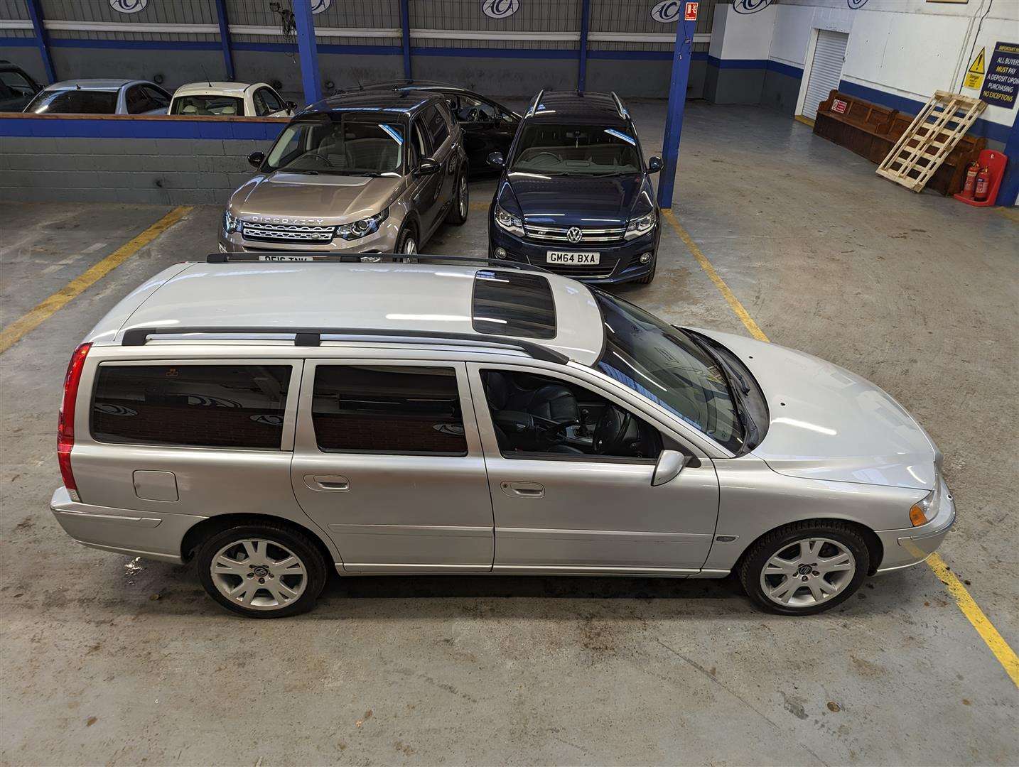 <p>2005 VOLVO V70 D5 SE E4 AWD</p>