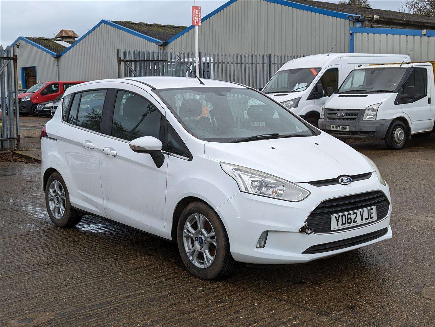 <p>2012 FORD B-MAX ZETEC TURBO</p>