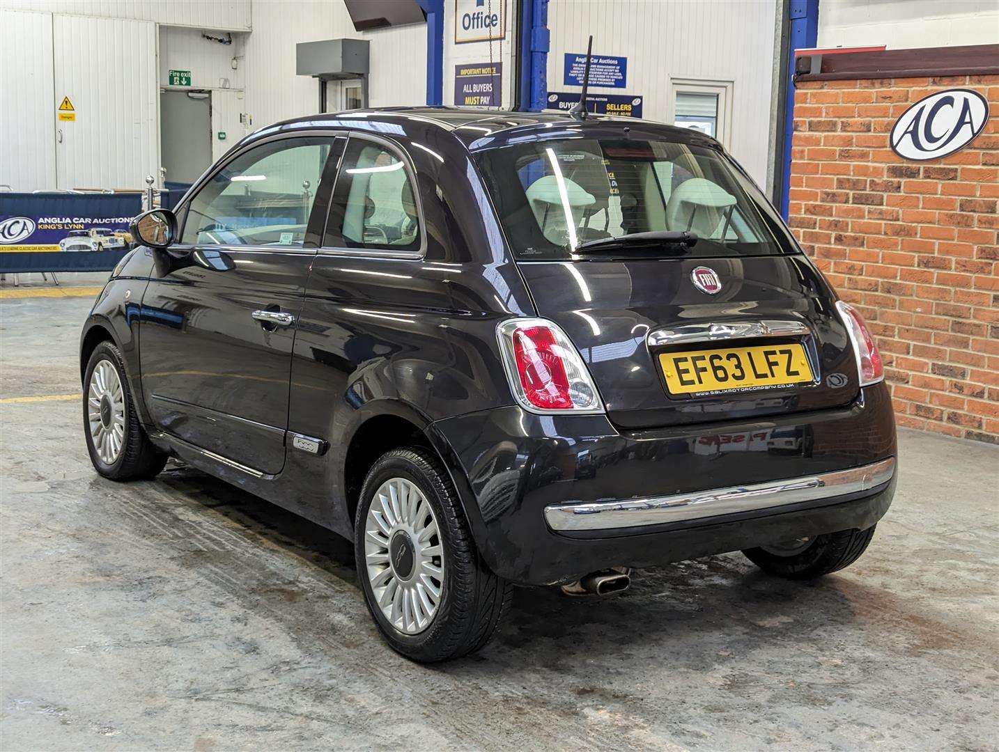 <p>2014 FIAT 500 LOUNGE</p>