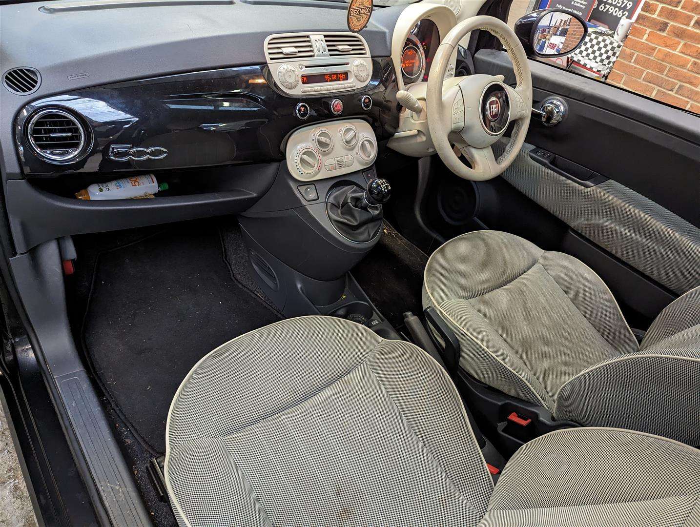 <p>2014 FIAT 500 LOUNGE</p>