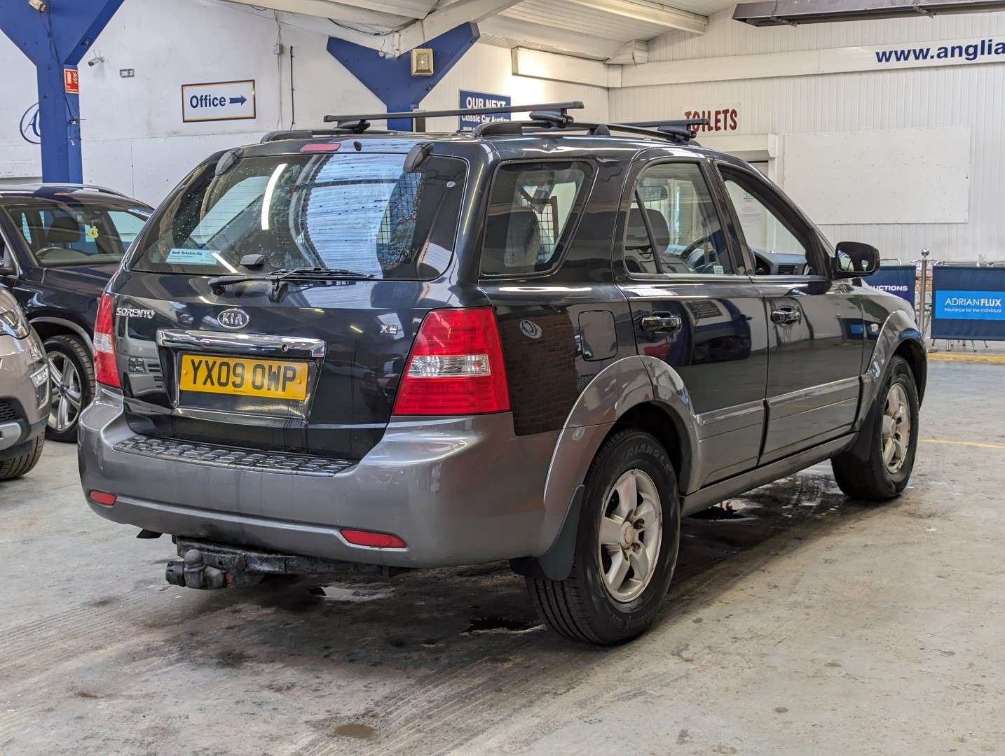 <p>2009 KIA SORENTO XE</p>