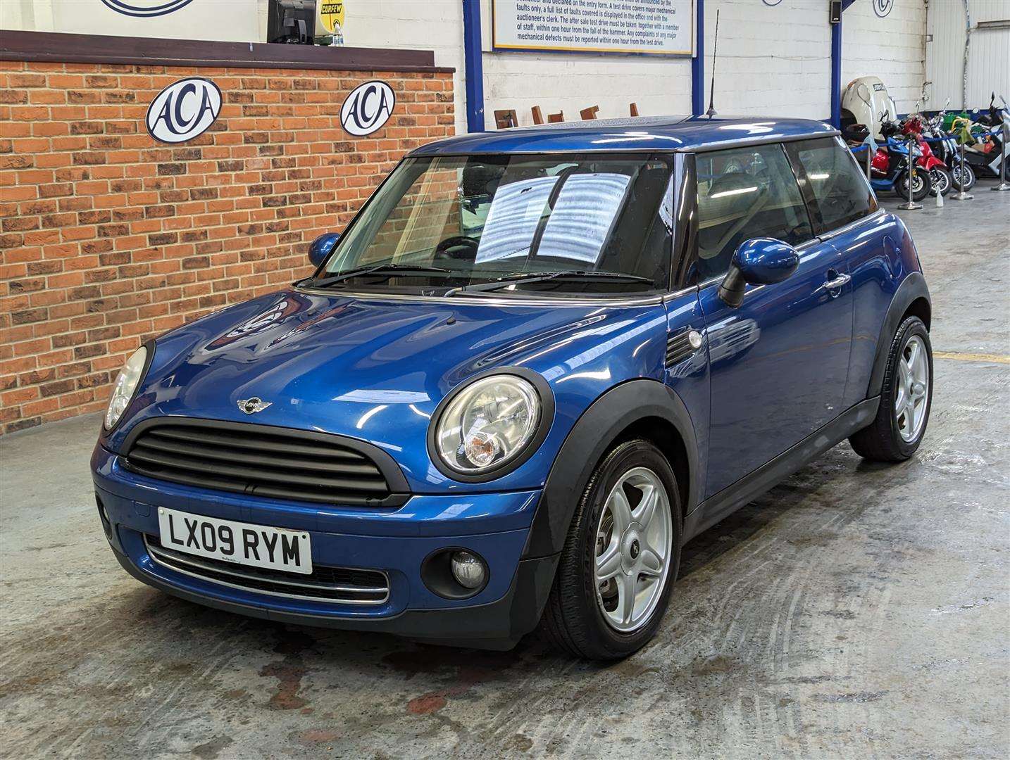 <p>2009 MINI COOPER</p>