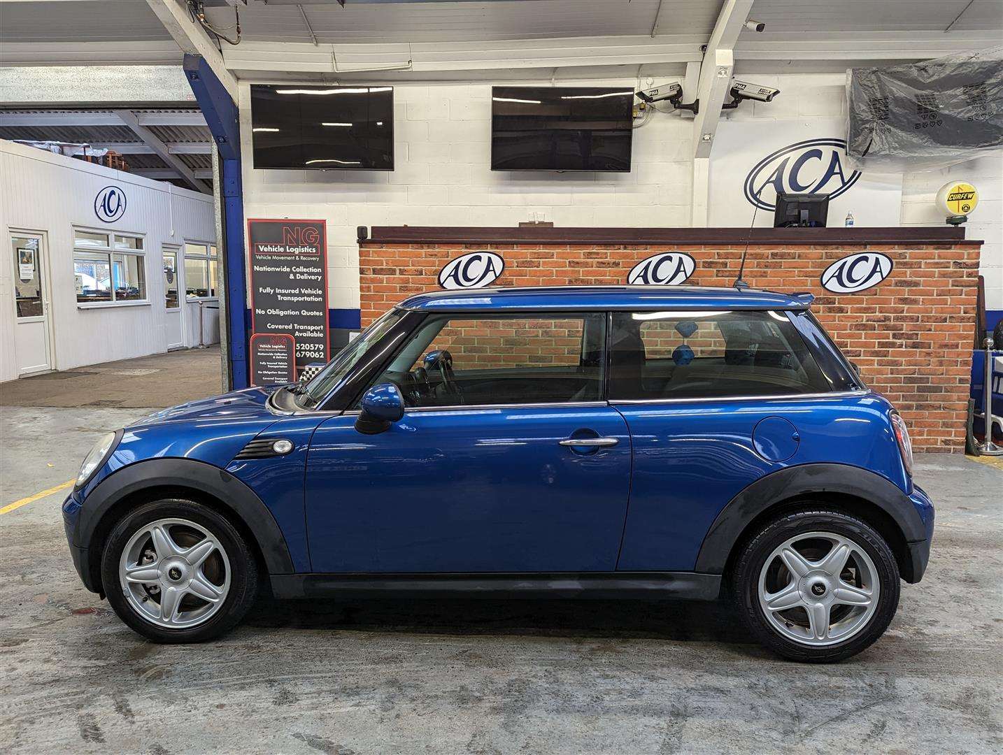 <p>2009 MINI COOPER</p>