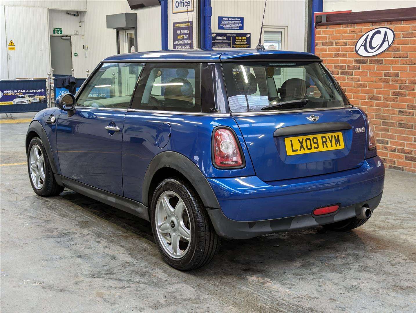 <p>2009 MINI COOPER</p>