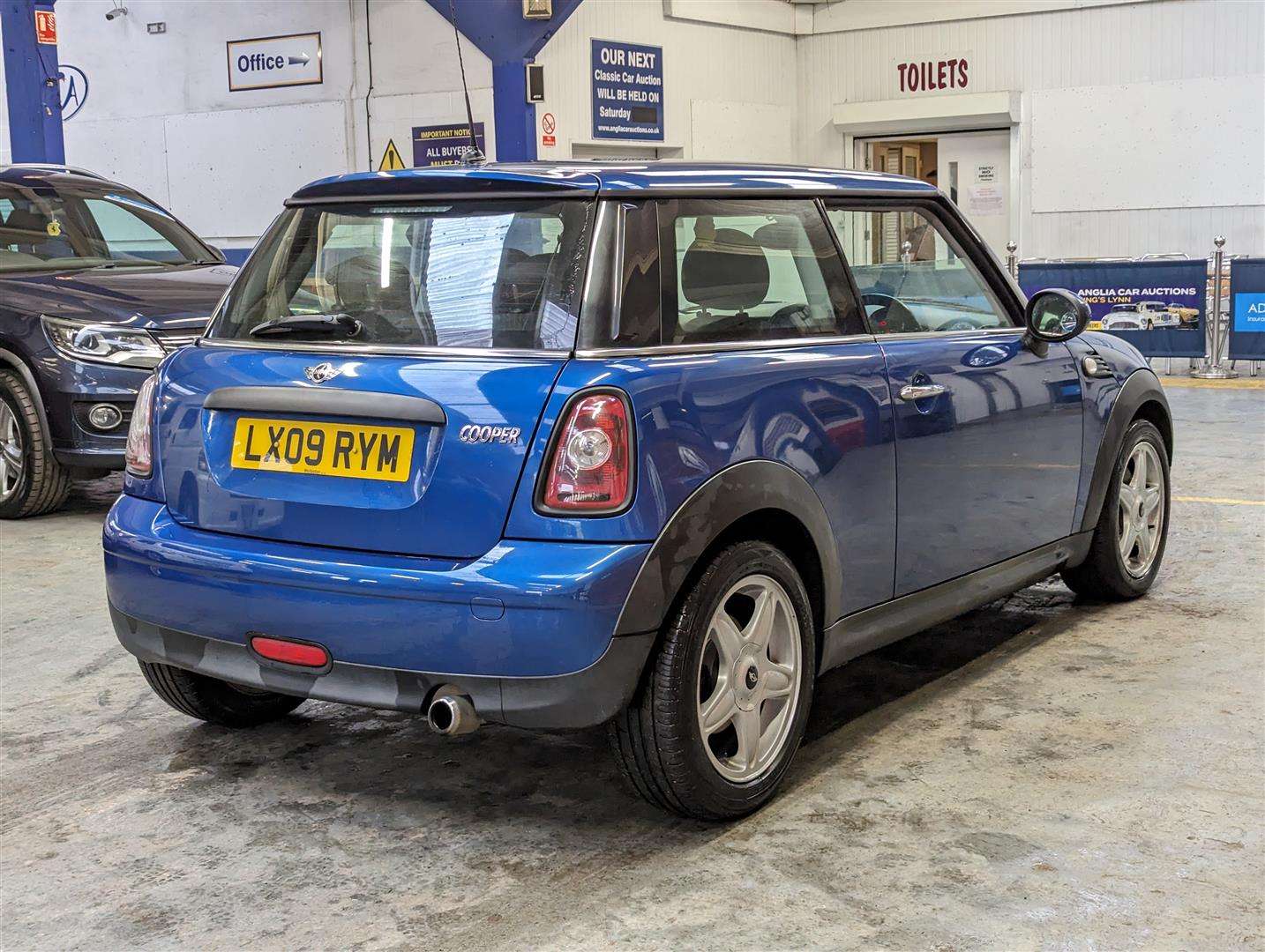 <p>2009 MINI COOPER</p>