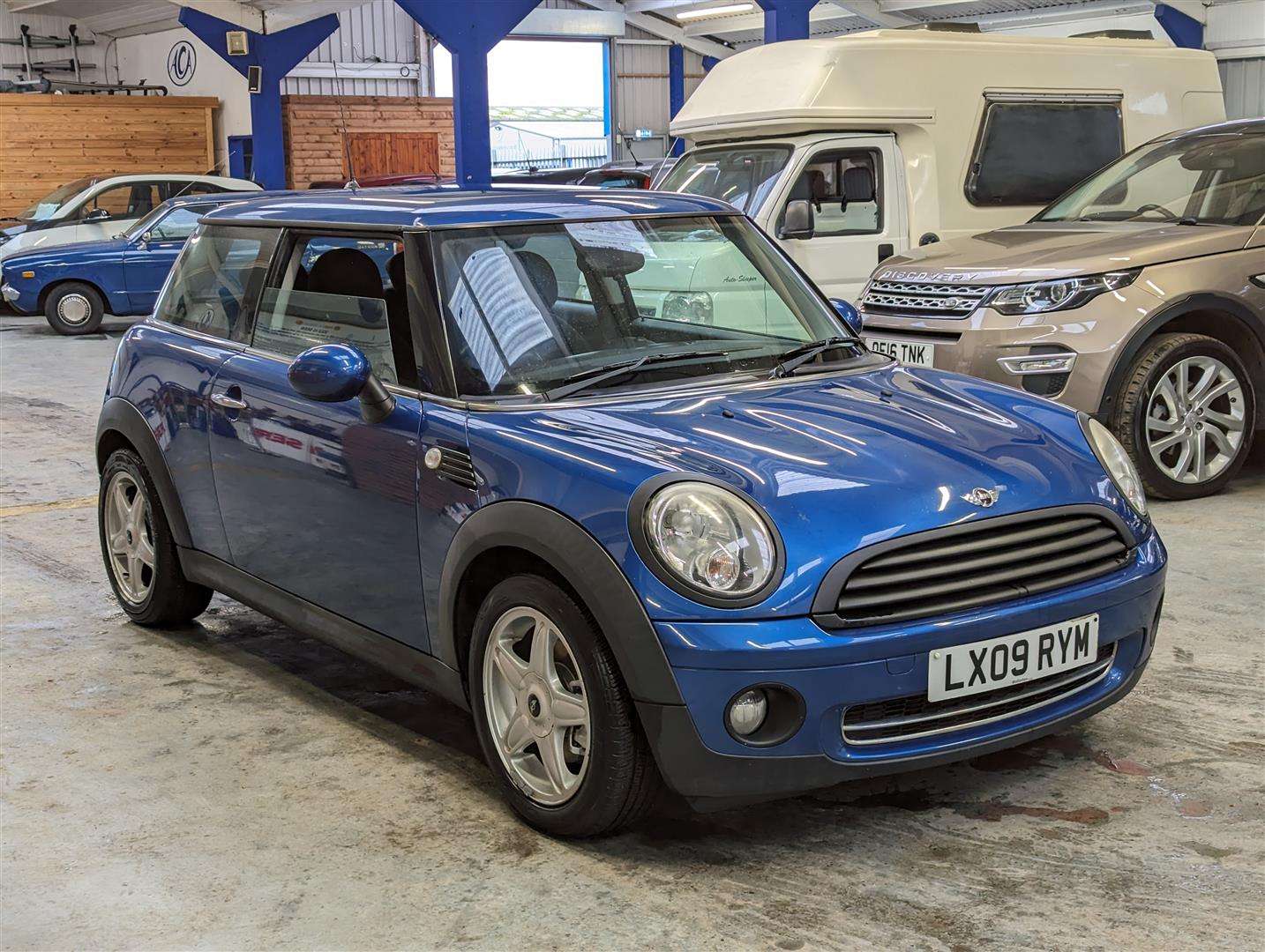 <p>2009 MINI COOPER</p>