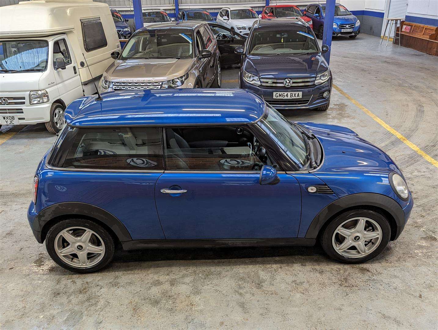 <p>2009 MINI COOPER</p>