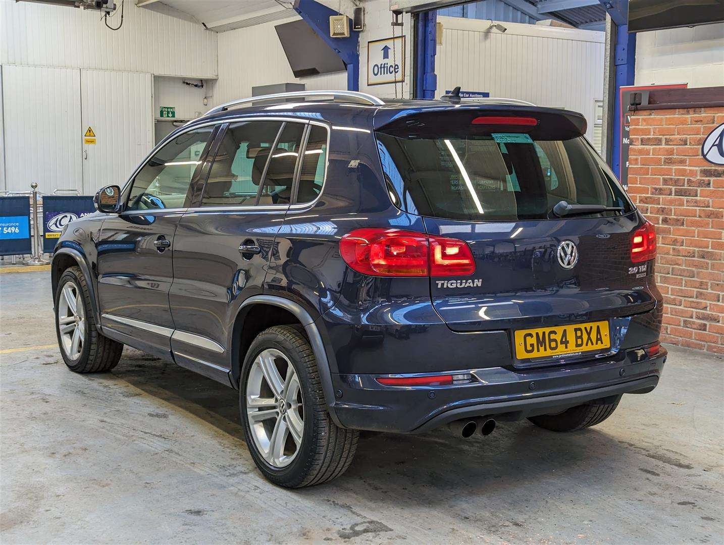 <p>2015 VOLKSWAGEN TIGUAN R LINE TDI BLUETECH</p>