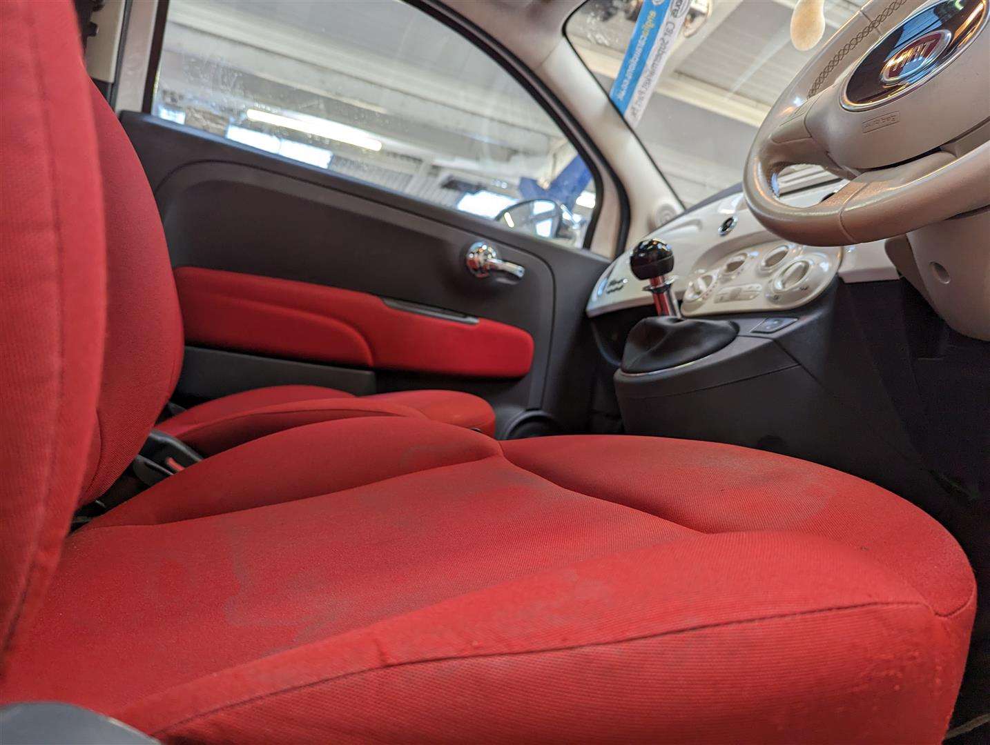 <p>2012 FIAT 500 LOUNGE</p>