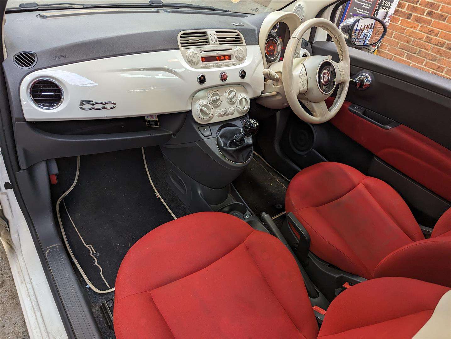 <p>2012 FIAT 500 LOUNGE</p>