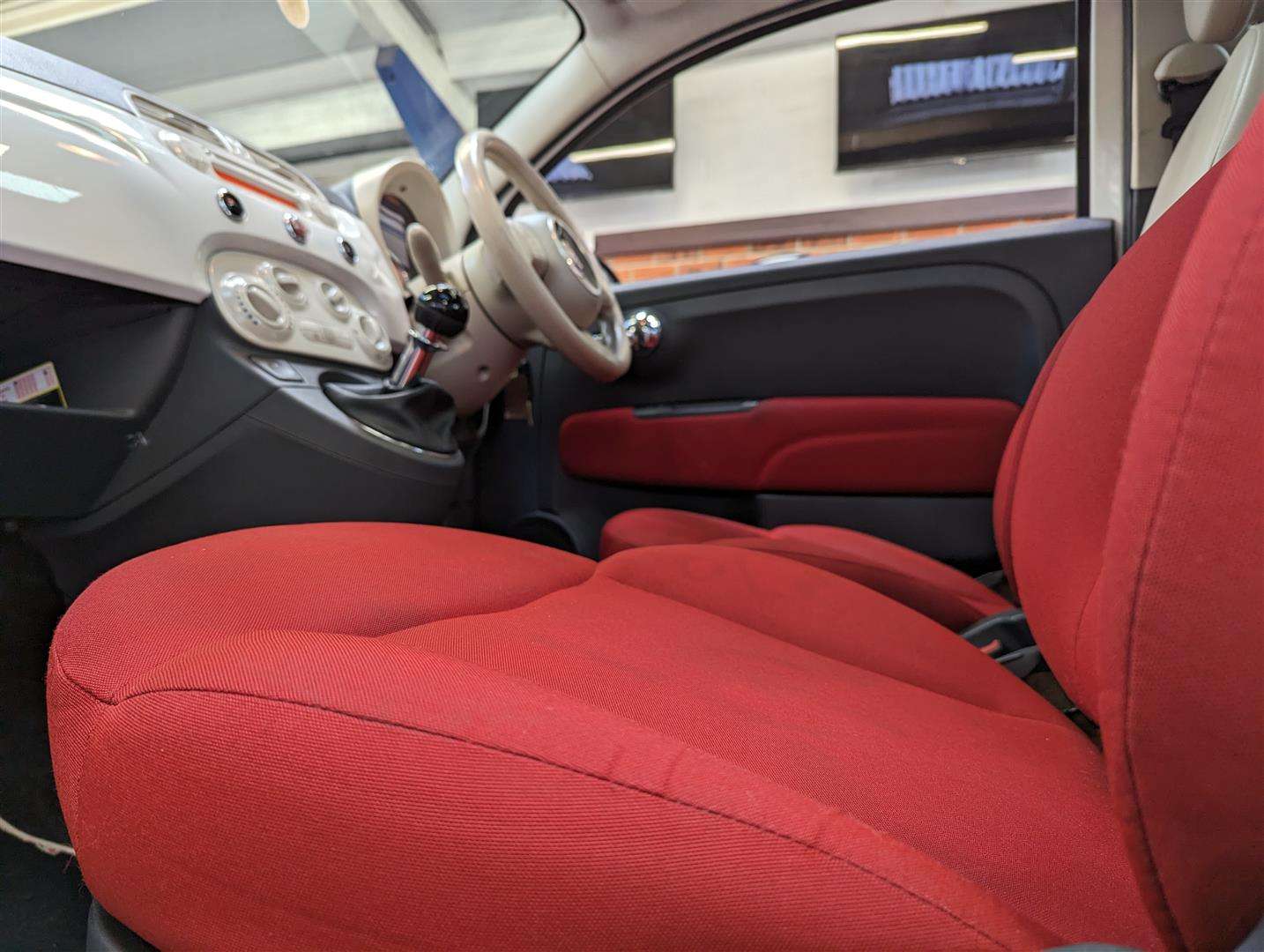 <p>2012 FIAT 500 LOUNGE</p>