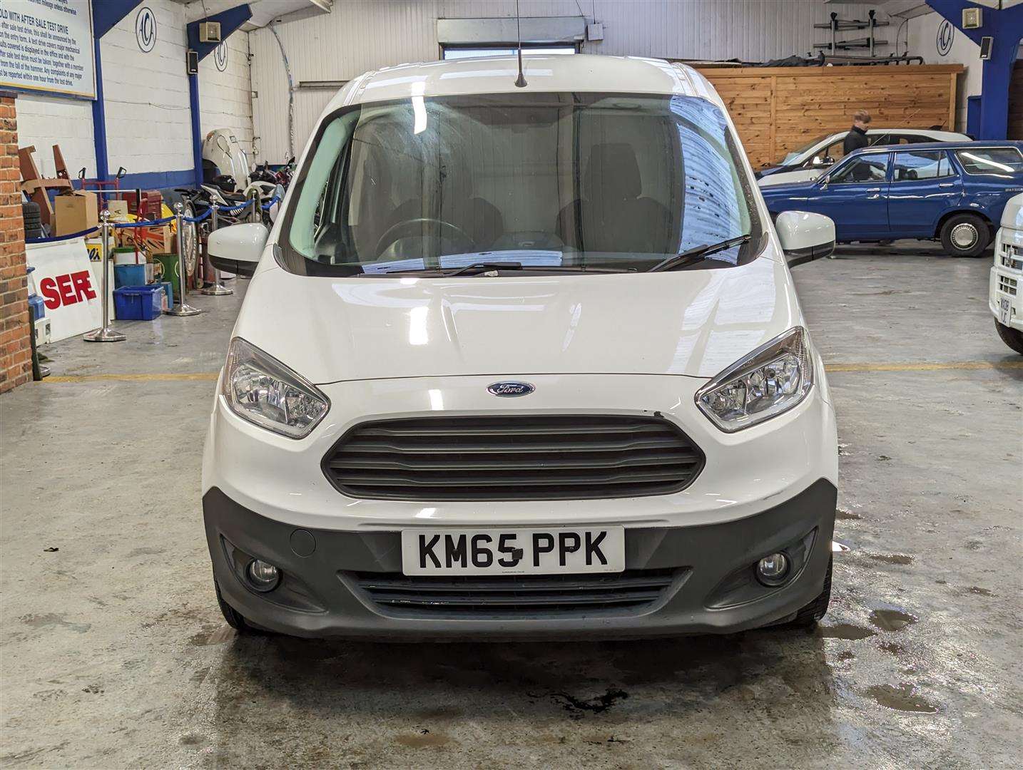 <p>2015 FORD TRANSIT COURIER TREND TDC</p>