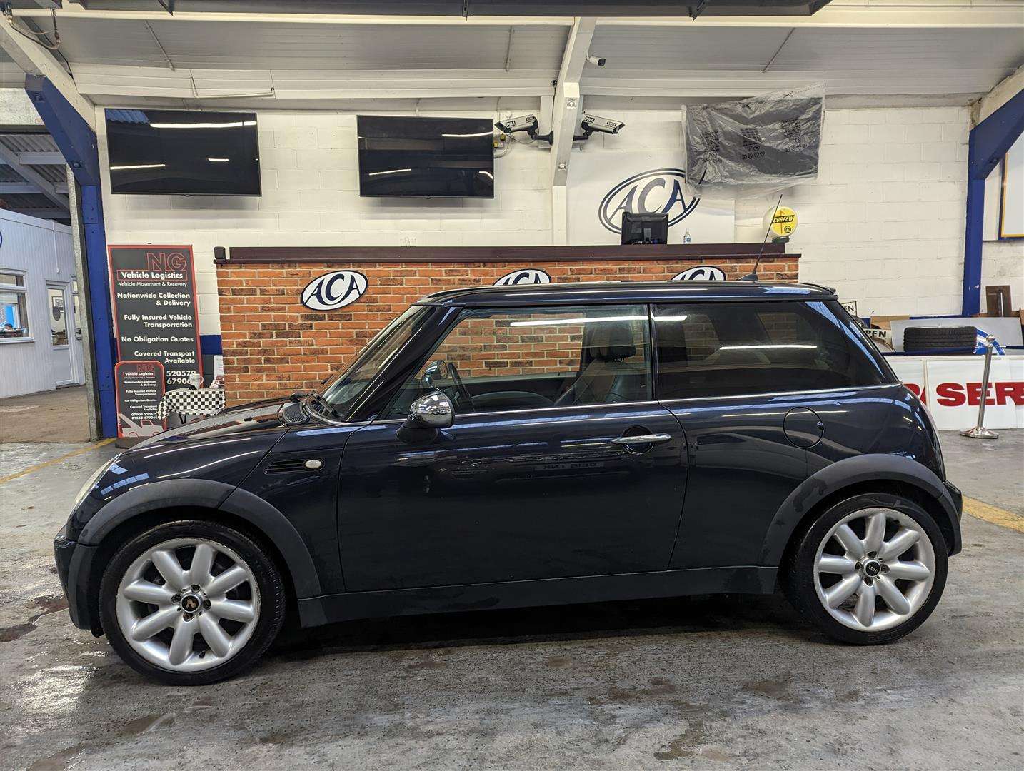 <p>2006 MINI MINI COOPER CVT</p>