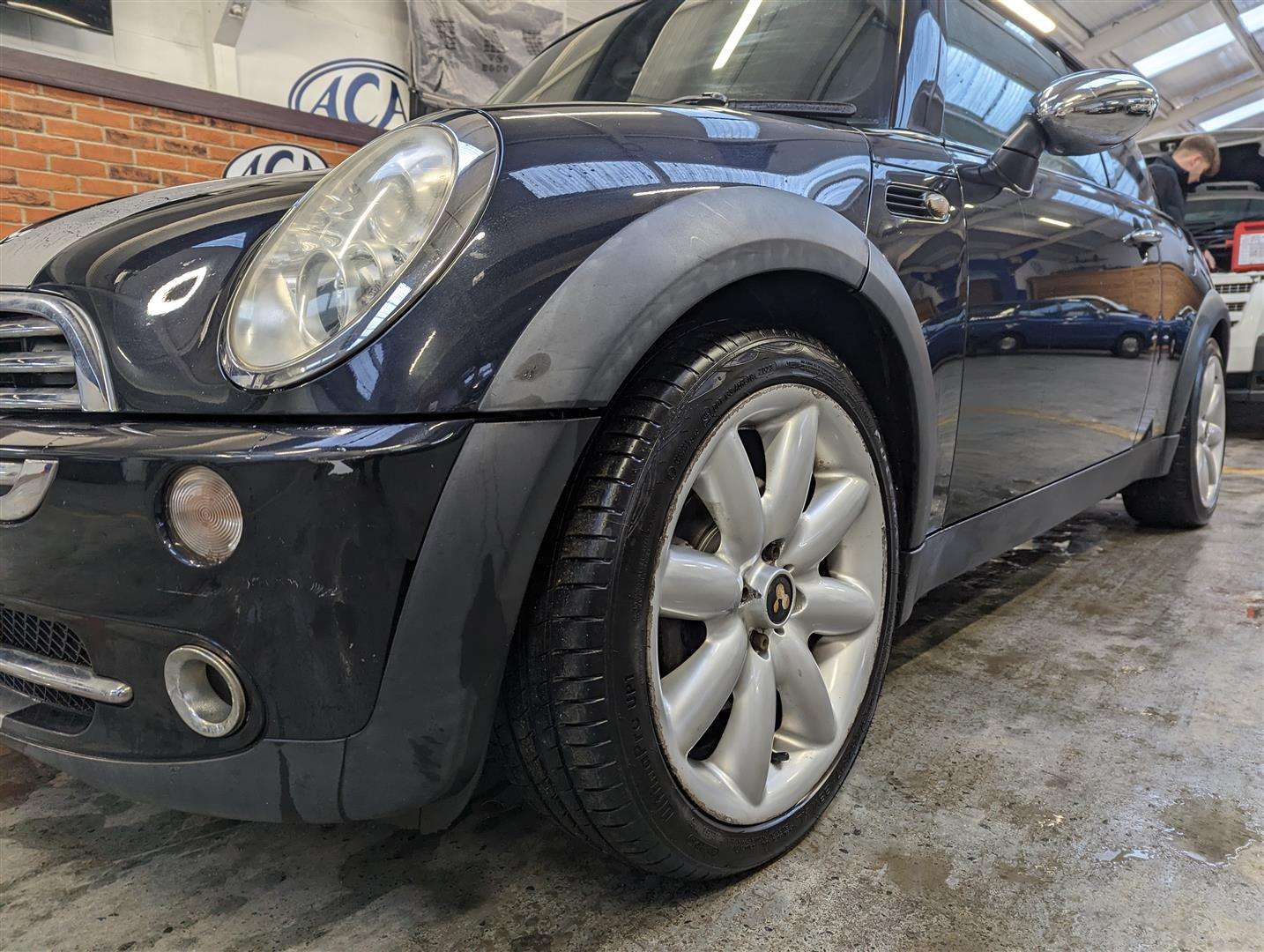 <p>2006 MINI MINI COOPER CVT</p>