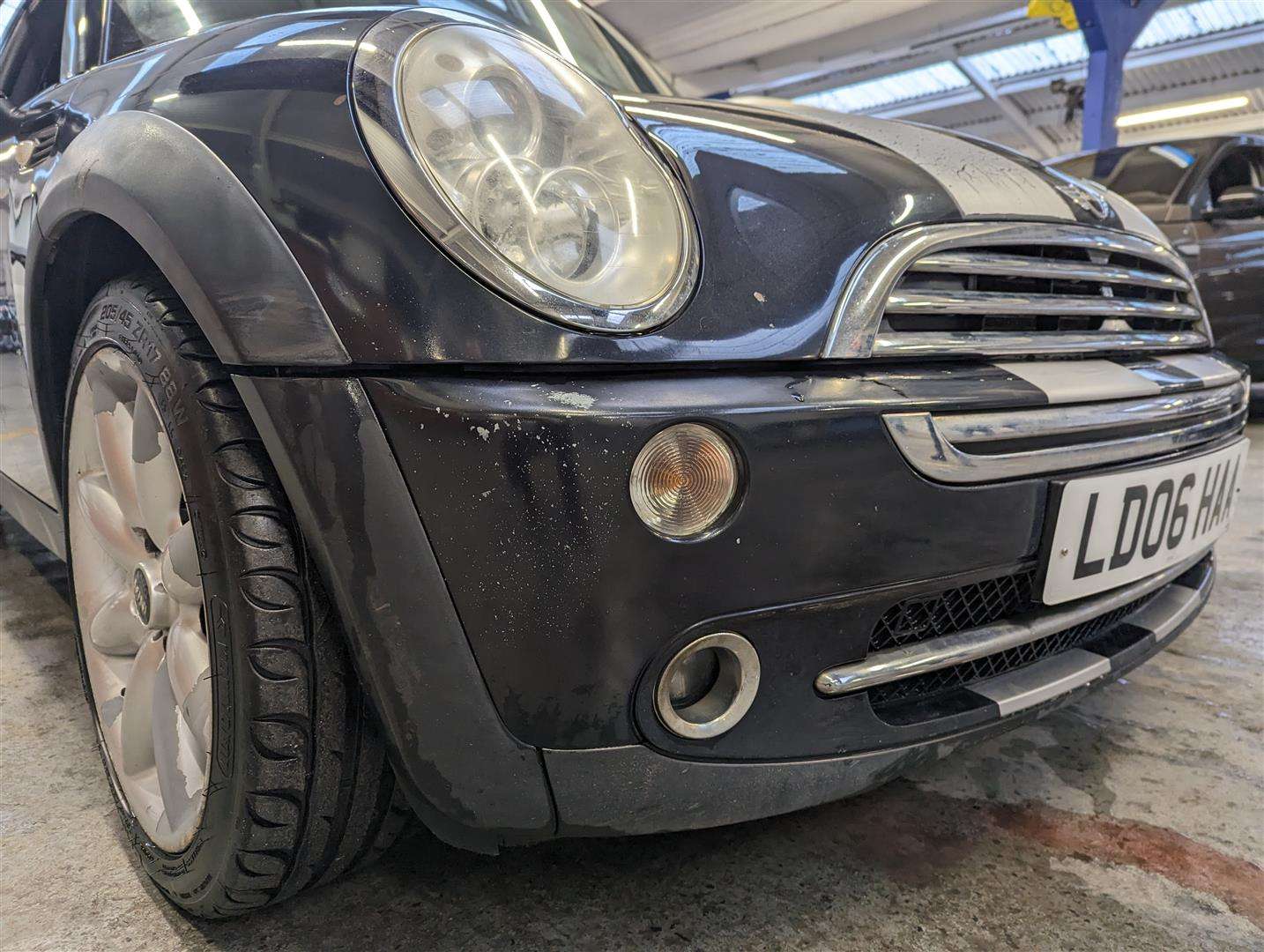 <p>2006 MINI MINI COOPER CVT</p>