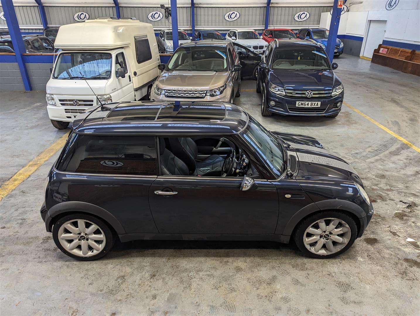 <p>2006 MINI MINI COOPER CVT</p>