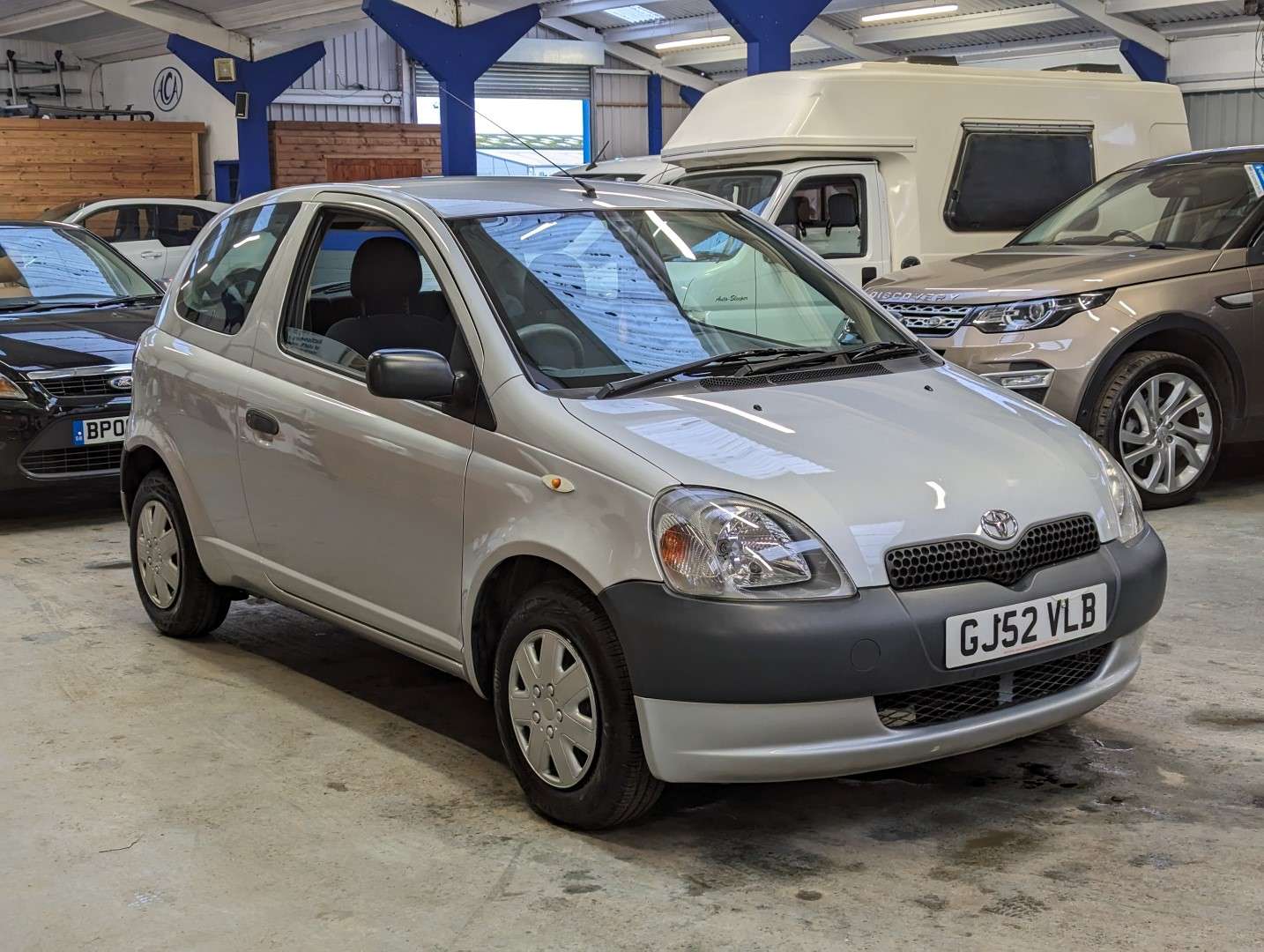 <p>2002 TOYOTA YARIS S</p>