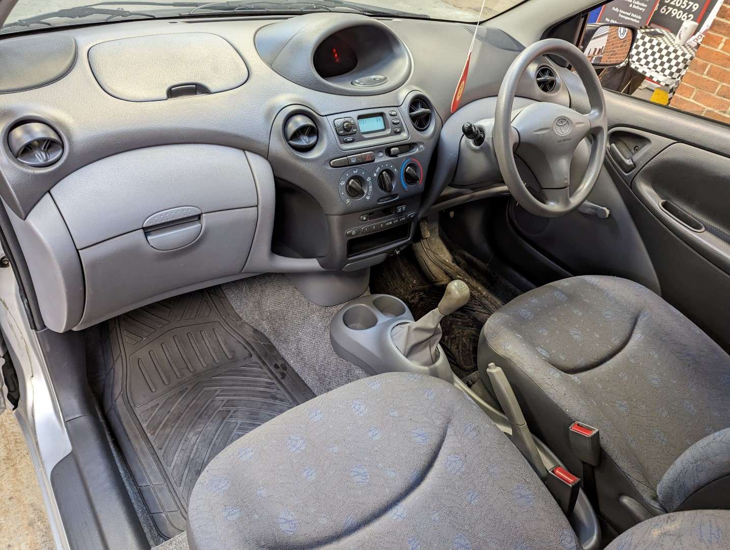 <p>2002 TOYOTA YARIS S</p>