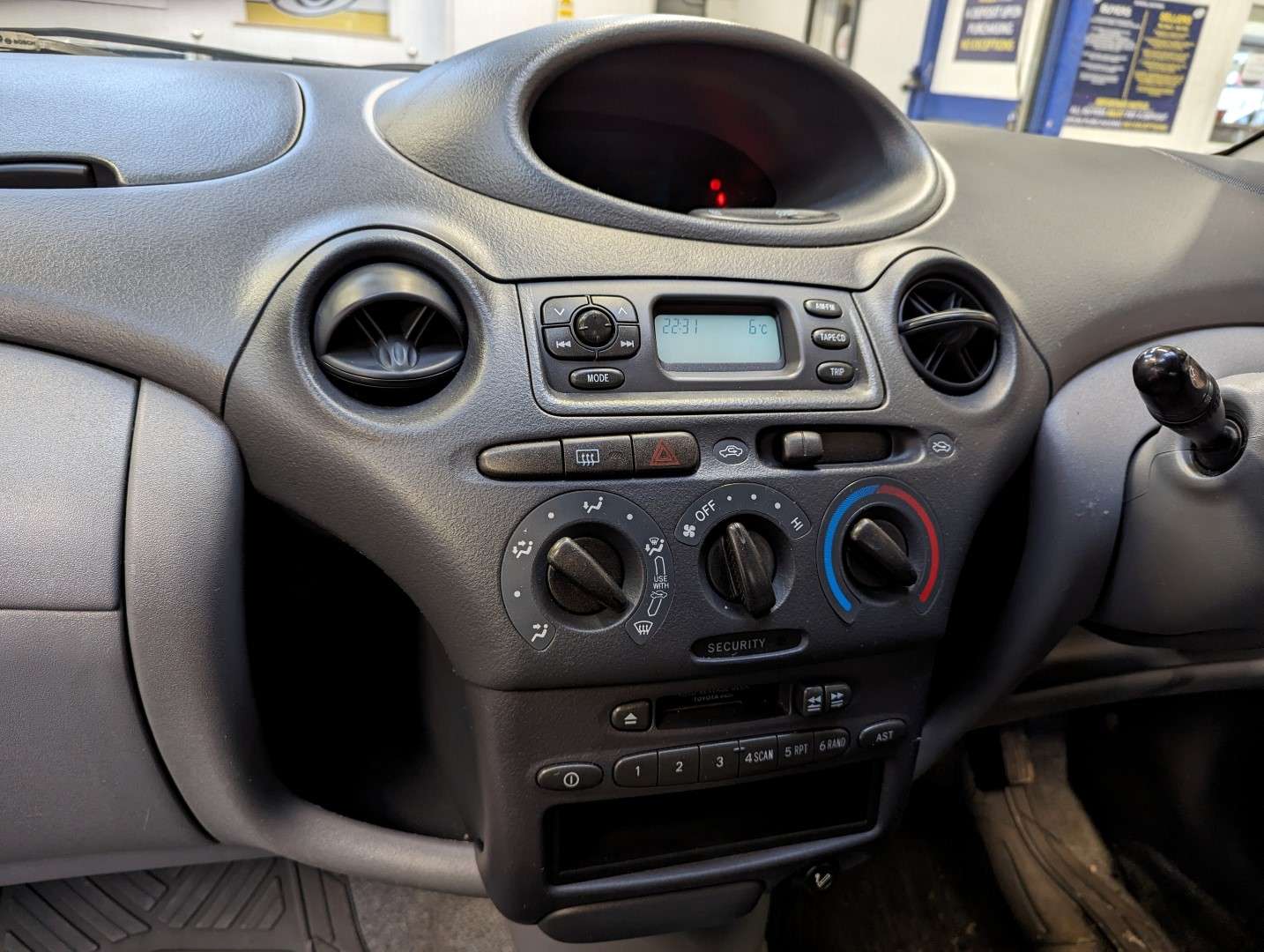 <p>2002 TOYOTA YARIS S</p>