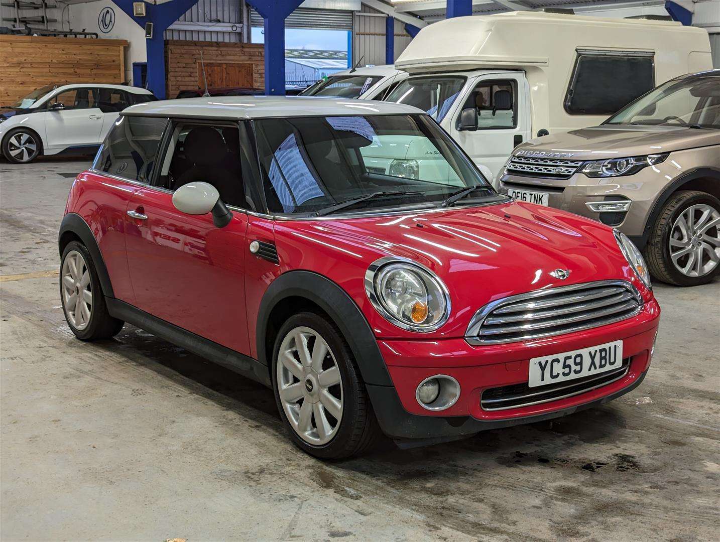 <p>2009 MINI COOPER</p>