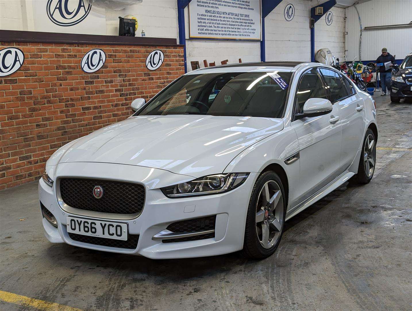 <p>2016 JAGUAR XE R-SPORT D AUTO</p>