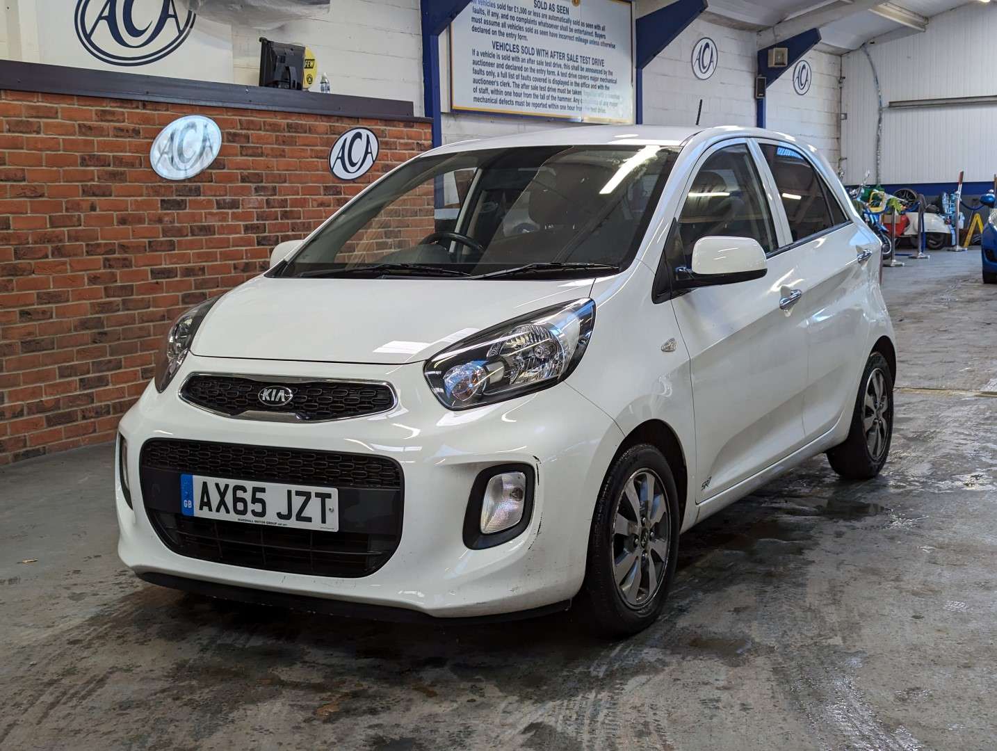 <p>2016 KIA PICANTO SR7</p>