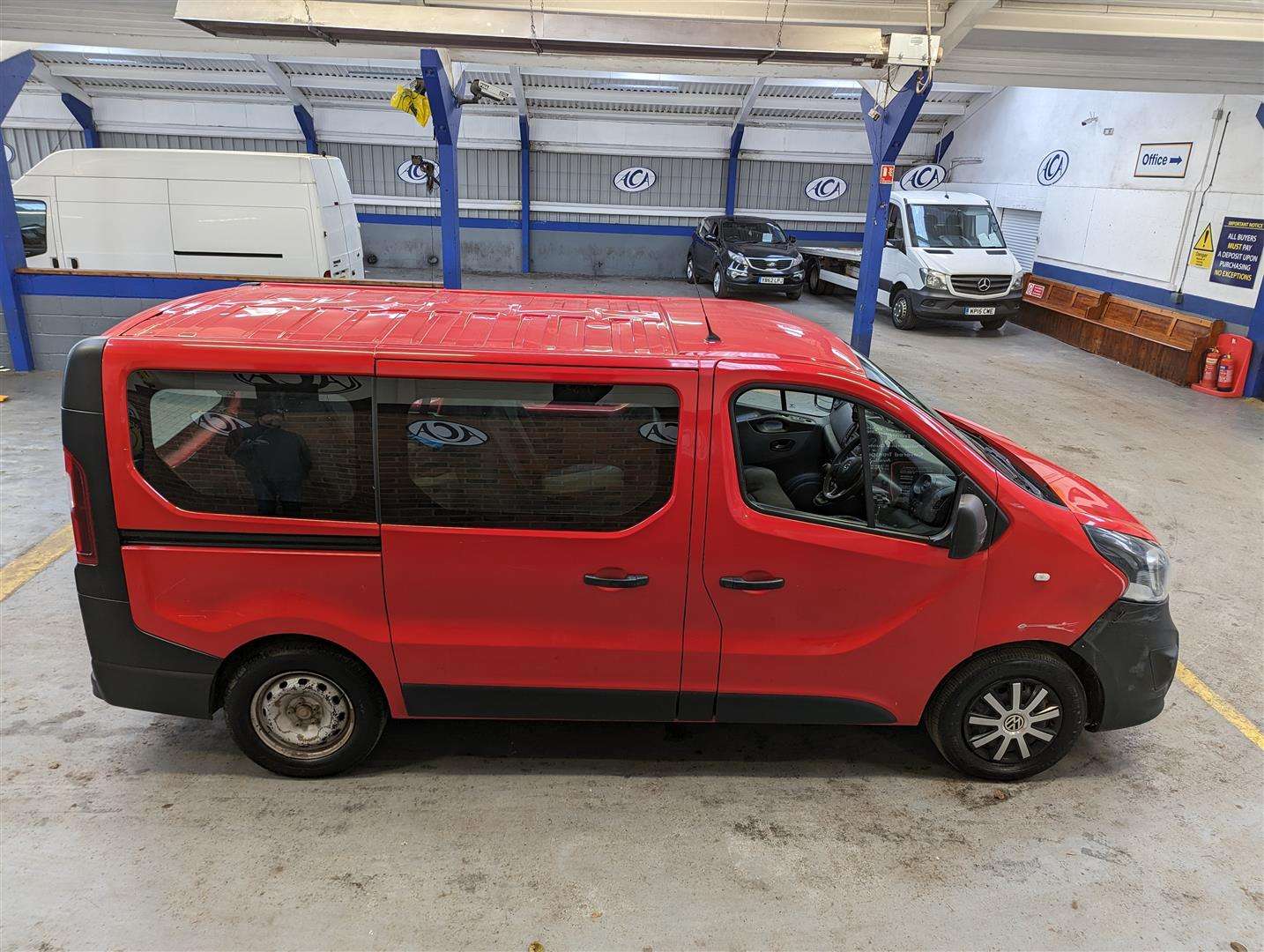 <p>2015 VAUXHALL VIVARO CDTI 9 SEATER</p>