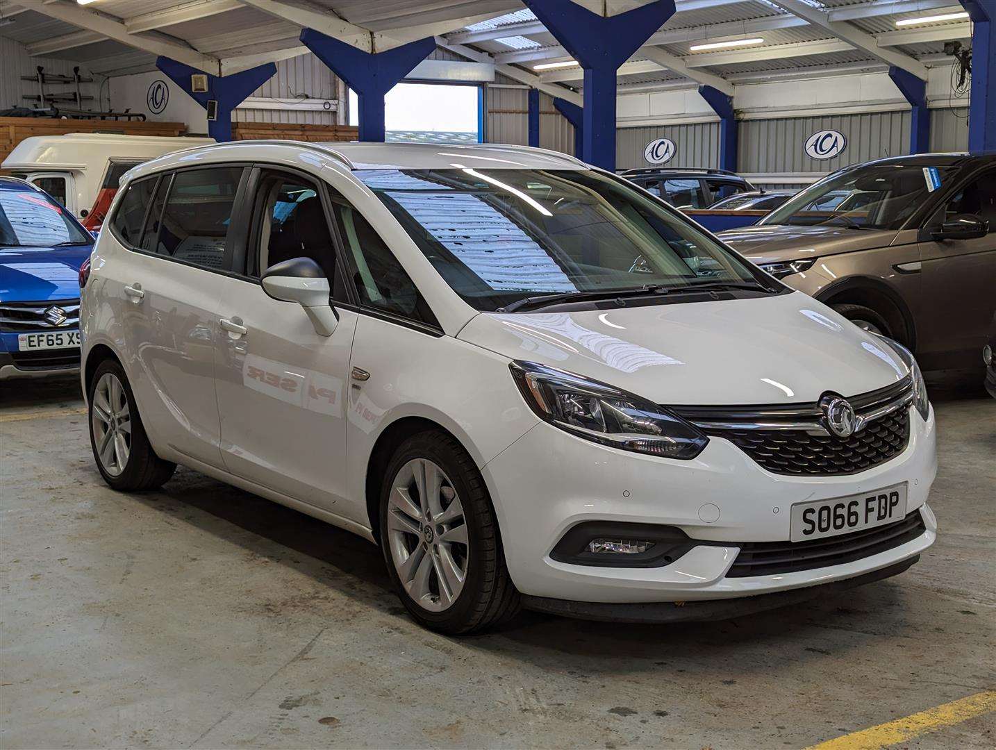 <p>2016 VAUXHALL ZAFIRA TOURER SRI NAV TUR</p>