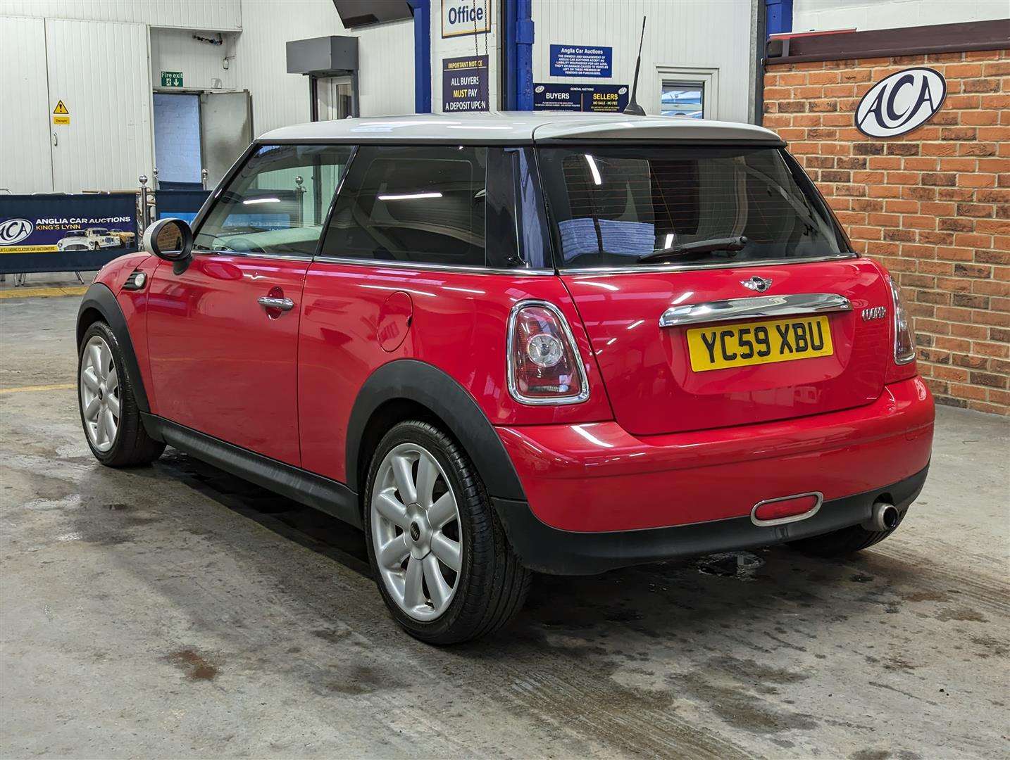 <p>2009 MINI COOPER</p>