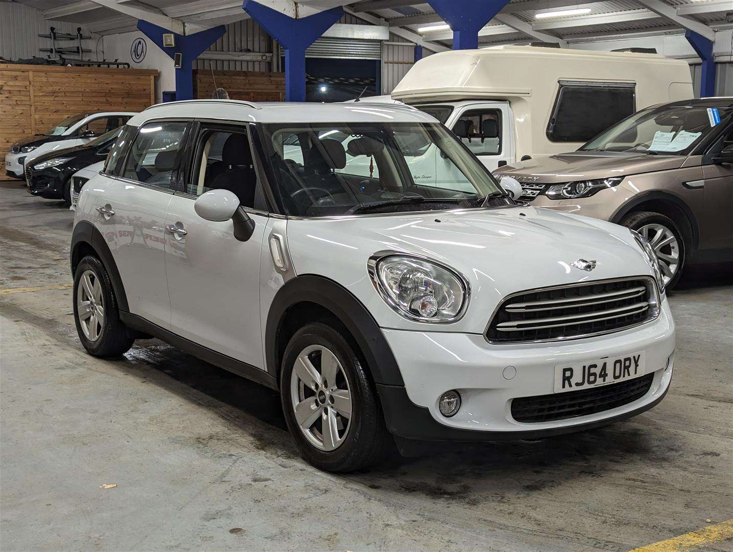 <p>2014 MINI COUNTRYMAN COOPER D</p>