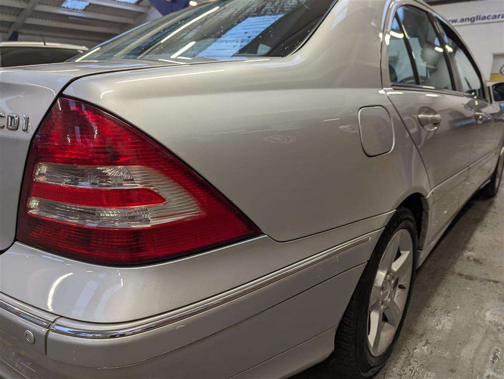 <p>2004 MERCEDES C200 CDI AVANTGARDE SE AUTO</p>