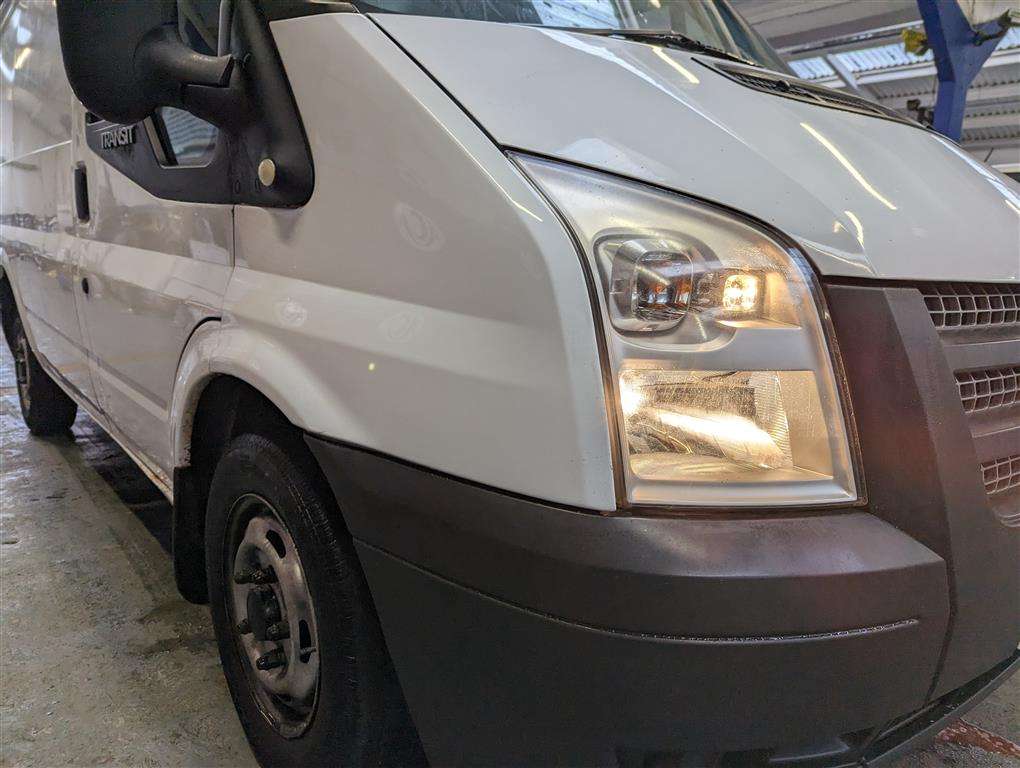 <p>2013 FORD TRANSIT 100 T280 FWD</p>