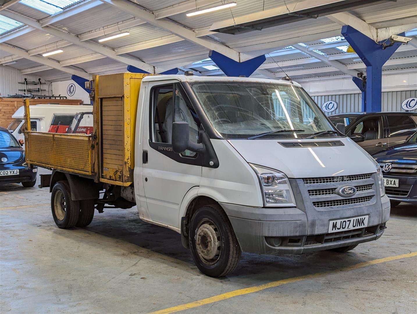 <p>2007 FORD TRANSIT 100 T350M RWD TIPPER</p>