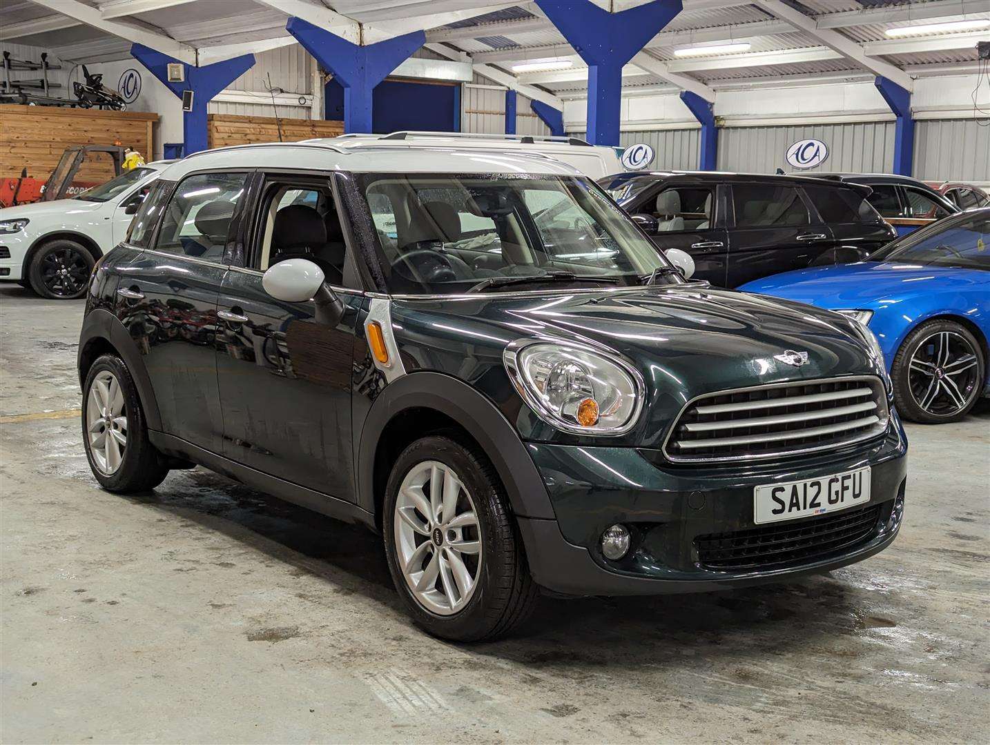 <p>2012 MINI COUNTRYMAN COOPER</p>