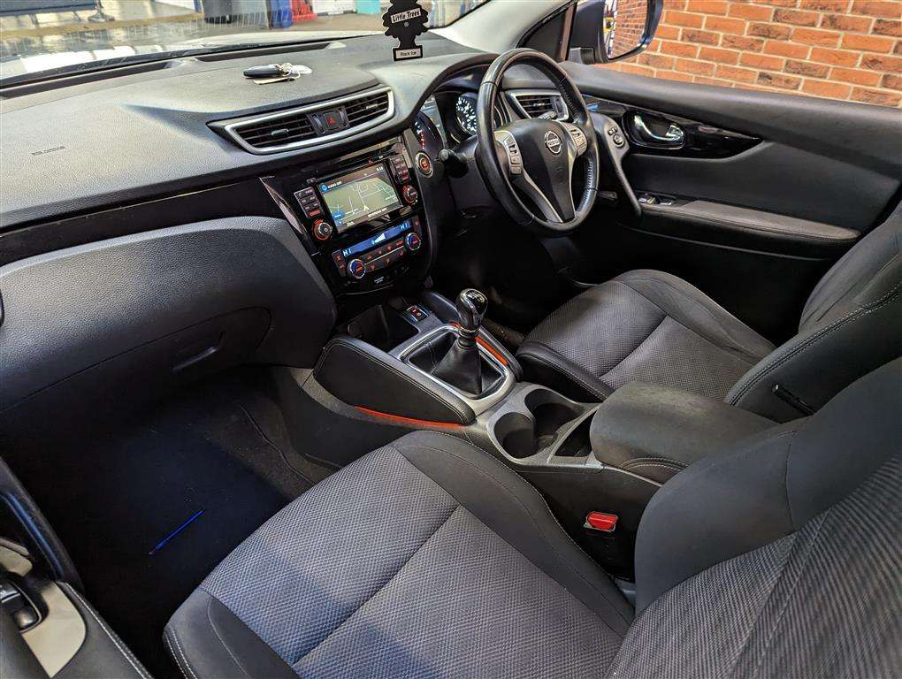 <p>2015 NISSAN QASHQAI N-TEC + DCI</p>