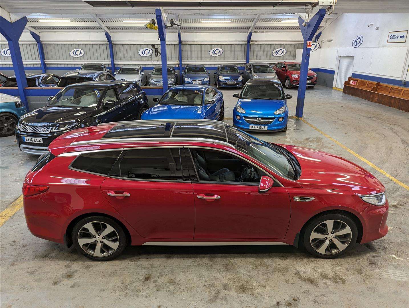 <p>2017 KIA OPTIMA GT-LINE S ISG CRDI</p>