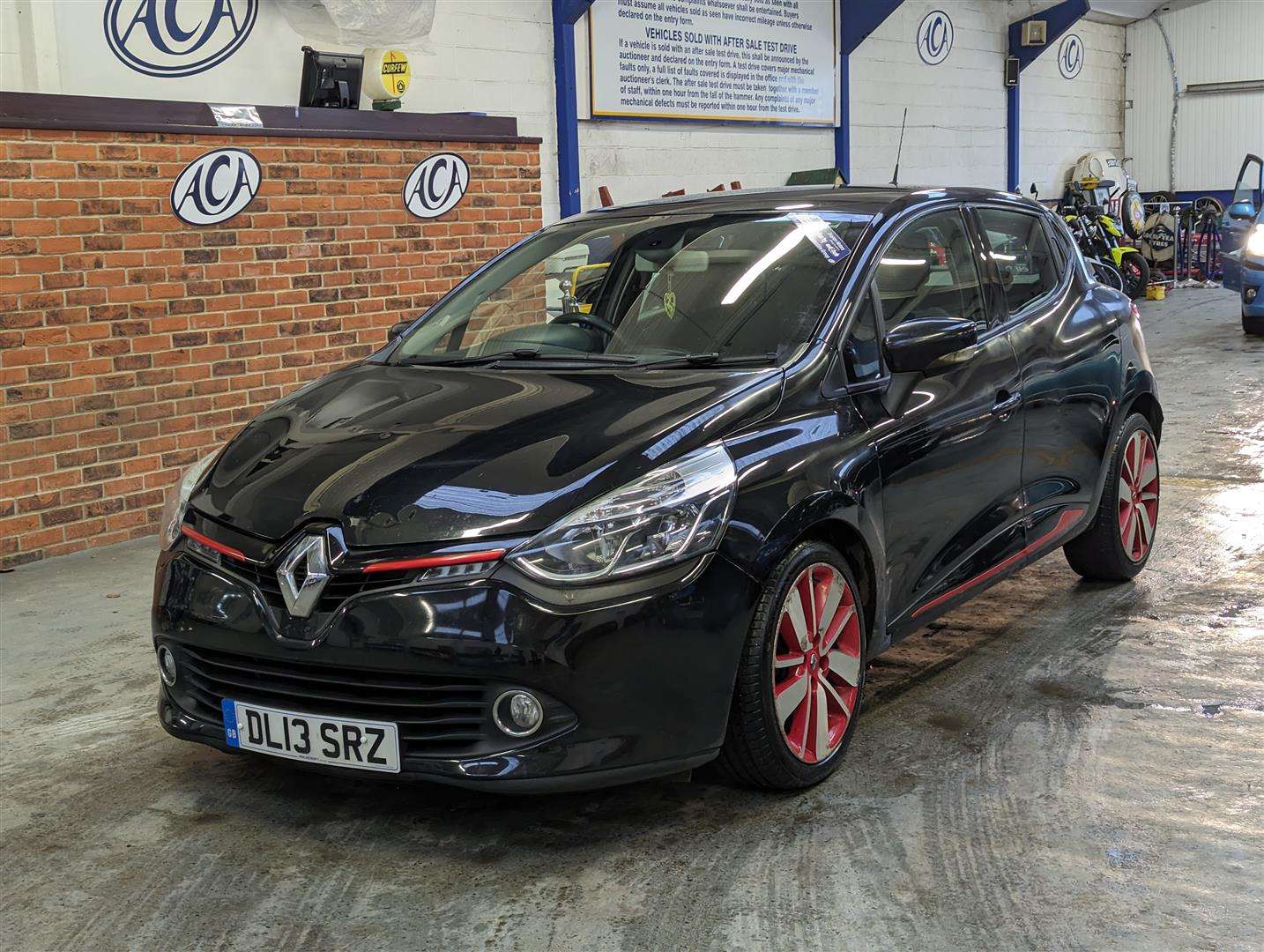 <p>2013 RENAULT CLIO D-QUE S M-NAV NRG DC</p>