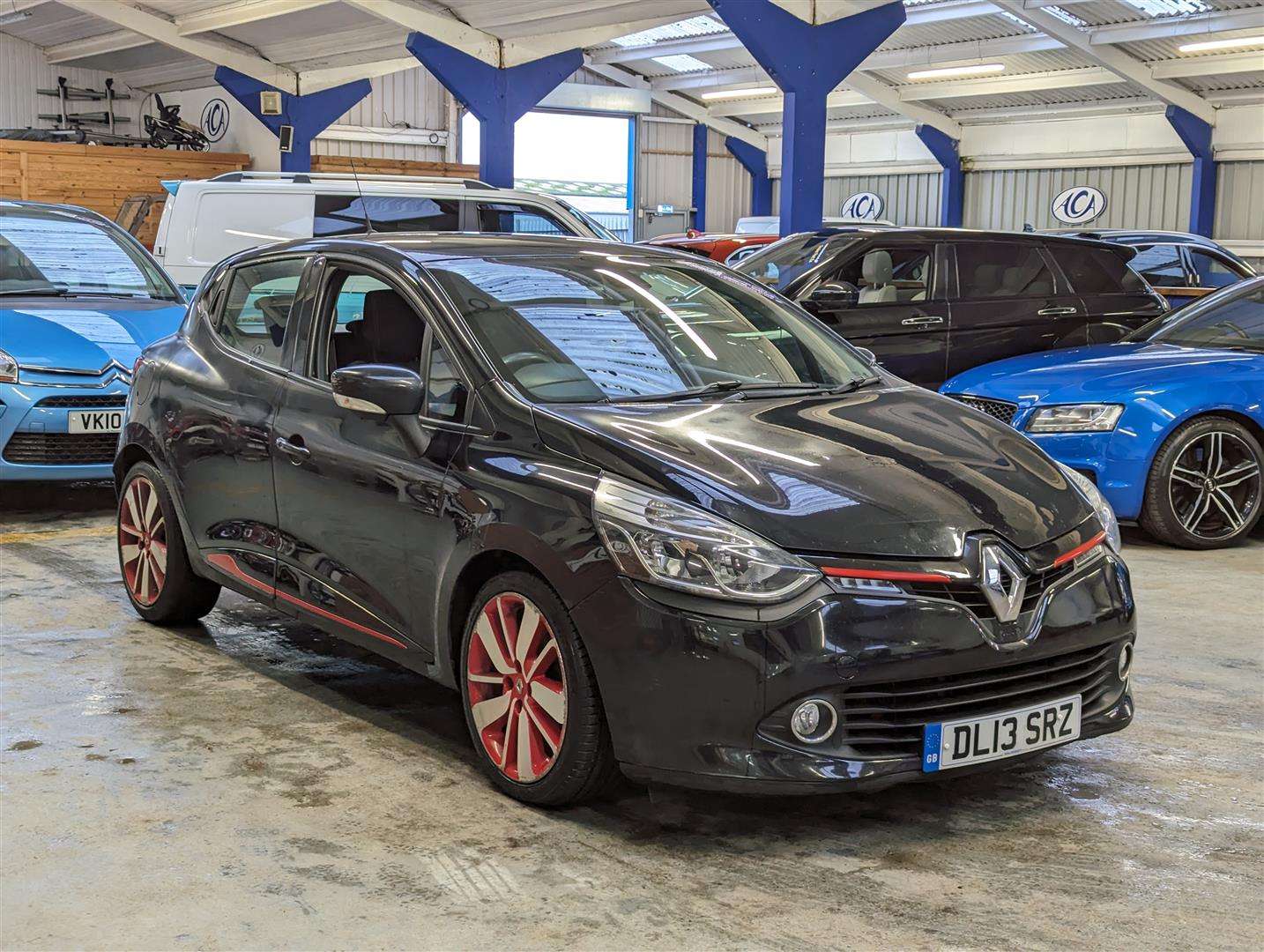 <p>2013 RENAULT CLIO D-QUE S M-NAV NRG DC</p>