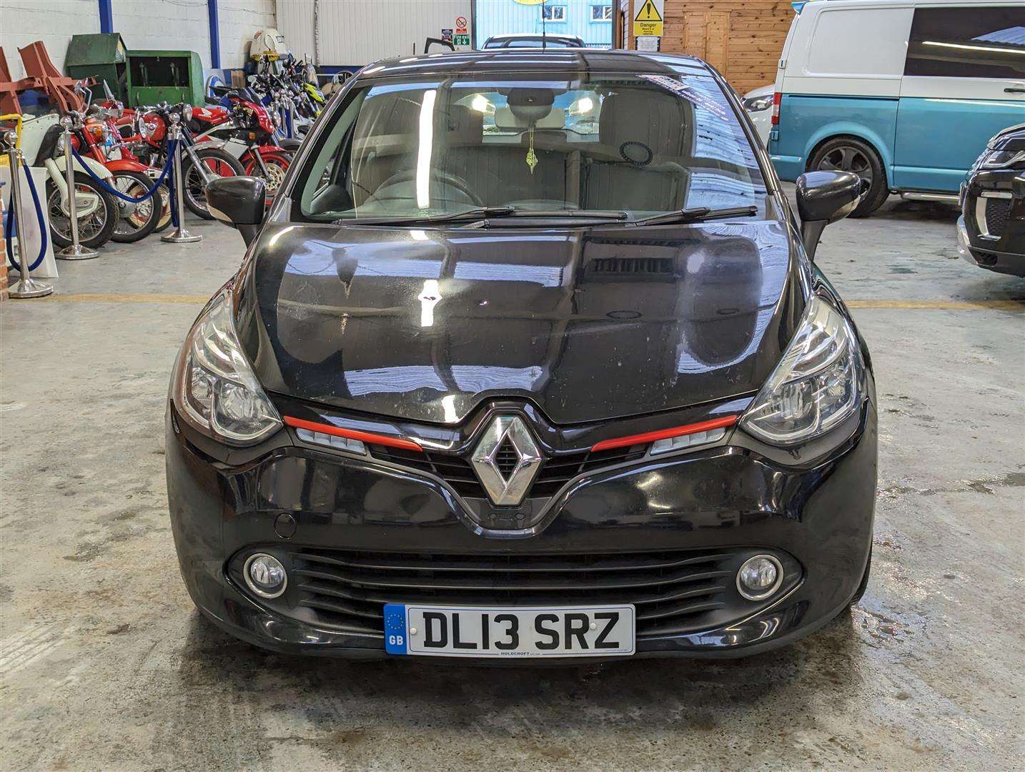 <p>2013 RENAULT CLIO D-QUE S M-NAV NRG DC</p>