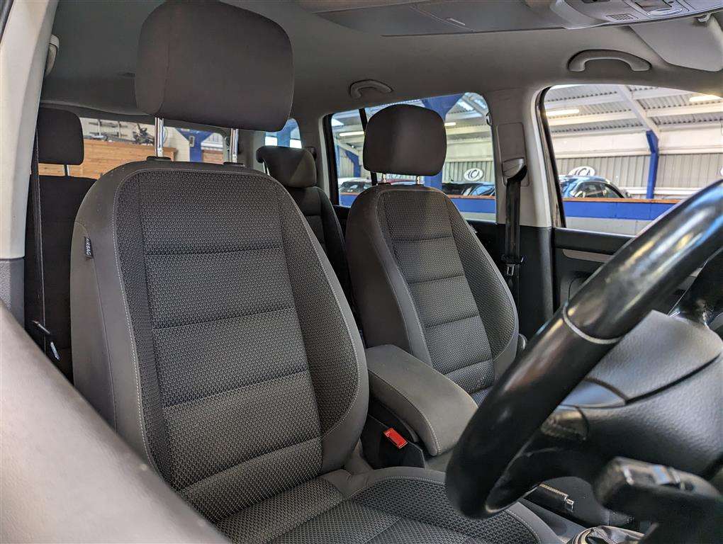 <p>2013 VOLKSWAGEN TOURAN SE TDI S-A</p>