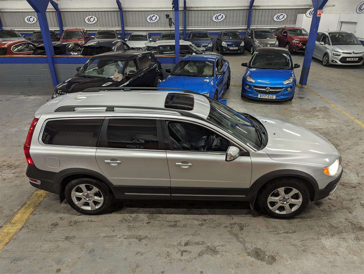 <p>2010 VOLVO XC70 SE AWD D5 AUTO</p>