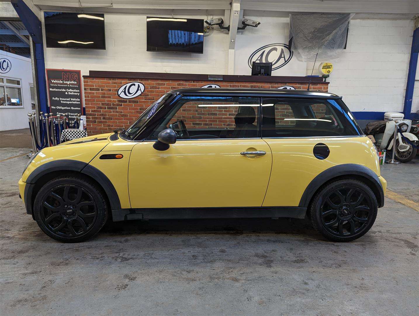 <p>2002 MINI ONE</p>