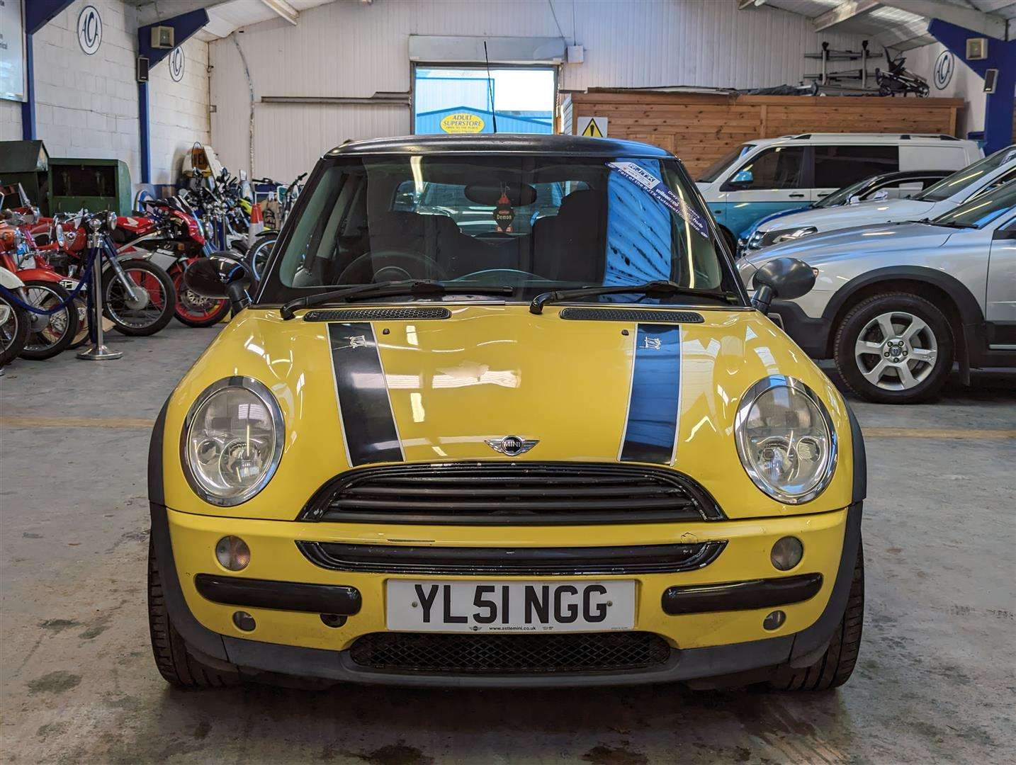 <p>2002 MINI ONE</p>