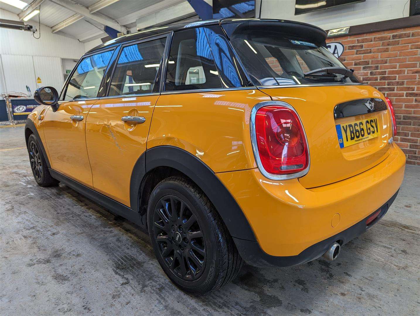 <p>2016 MINI COOPER D</p>