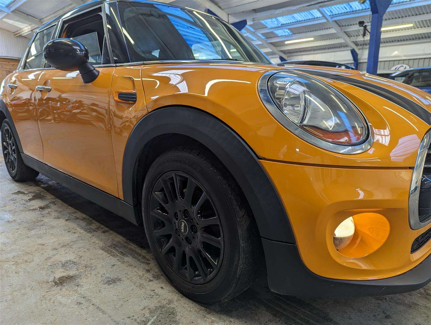 <p>2016 MINI COOPER D</p>