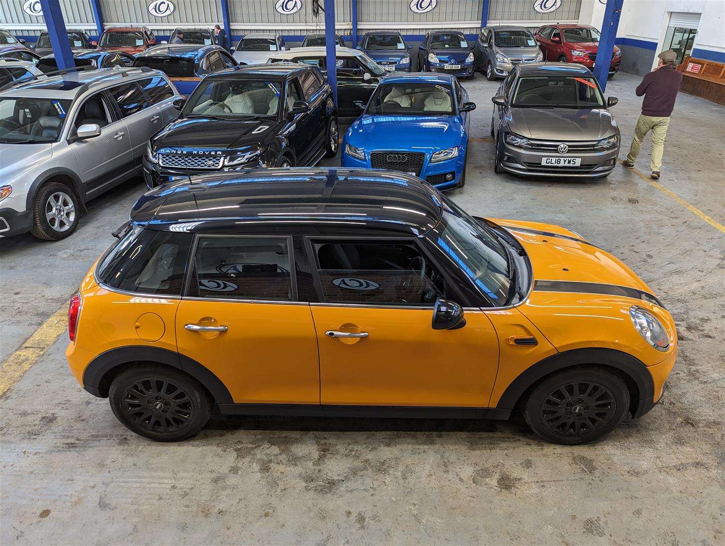 <p>2016 MINI COOPER D</p>